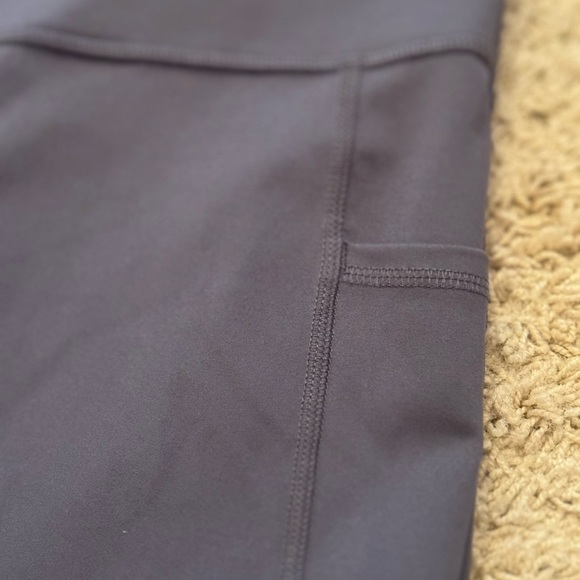Xersion crop kick flare pant  with pockets - Picture 3 of 4